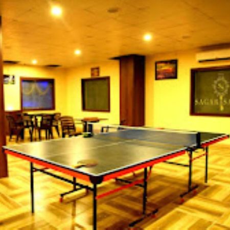Hotel Saroj Sāgar Esterno foto