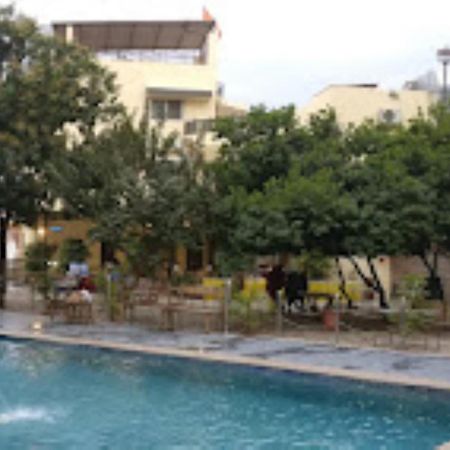 Hotel Saroj Sāgar Esterno foto