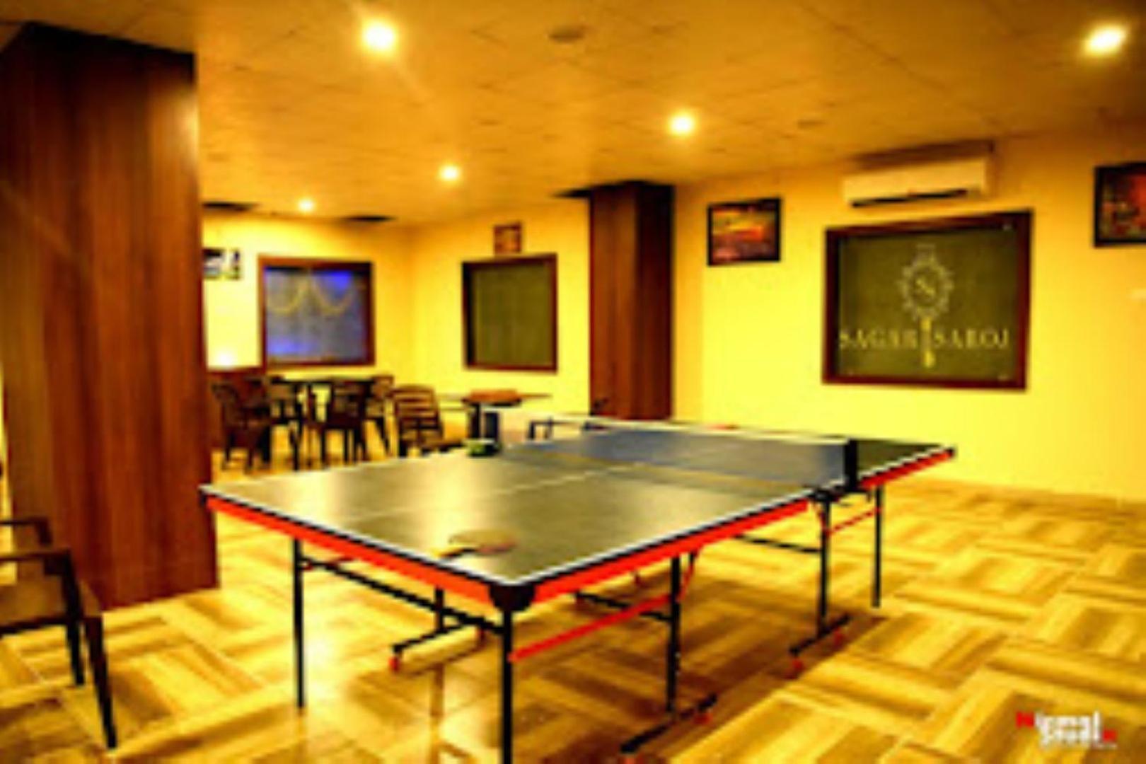 Hotel Saroj Sāgar Esterno foto