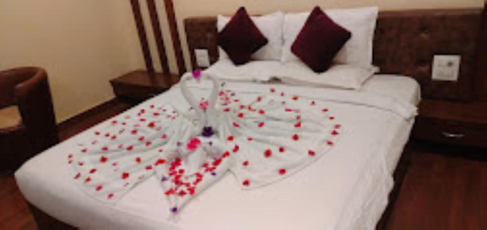 Hotel Saroj Sāgar Esterno foto
