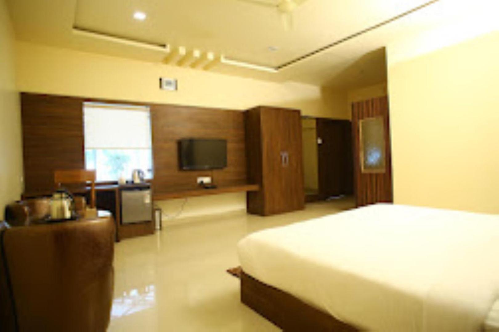 Hotel Saroj Sāgar Esterno foto