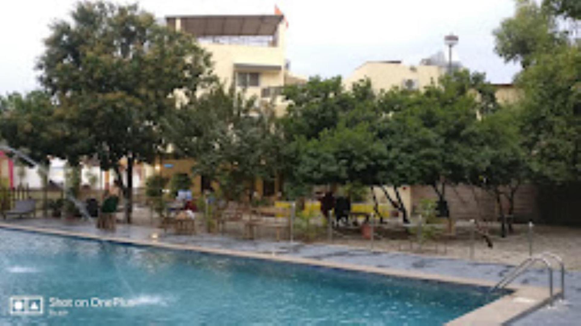 Hotel Saroj Sāgar Esterno foto