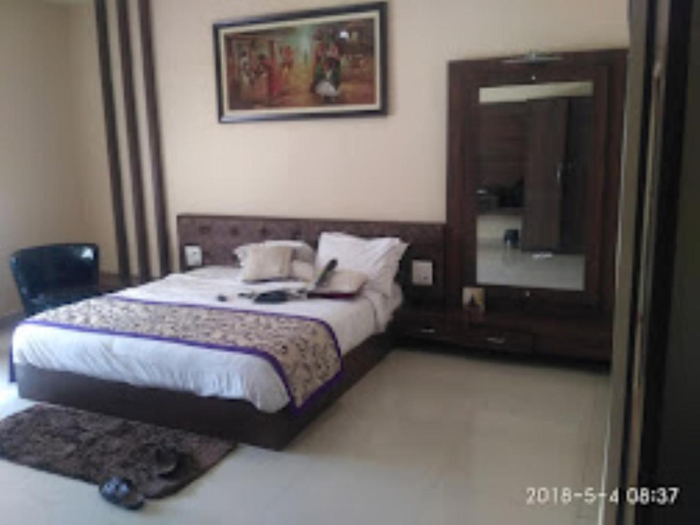 Hotel Saroj Sāgar Esterno foto