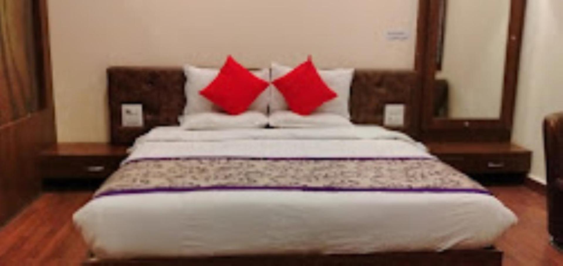 Hotel Saroj Sāgar Esterno foto